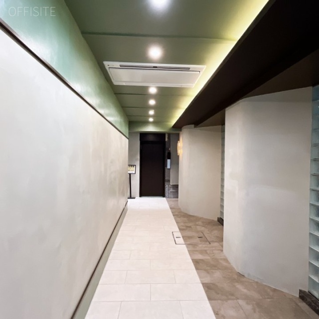 NOVEL WORK Kodenmacho エントランス