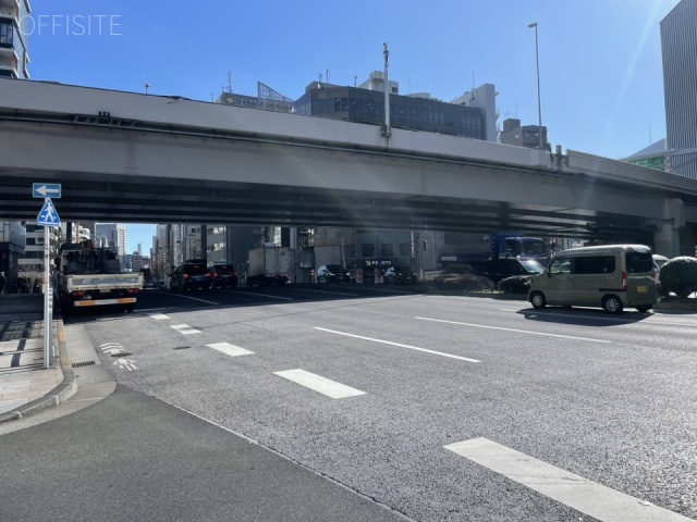 九段北1丁目ビル 前面に靖国通り