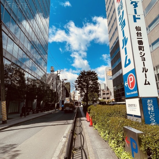 仙台第一生命タワービル 側道