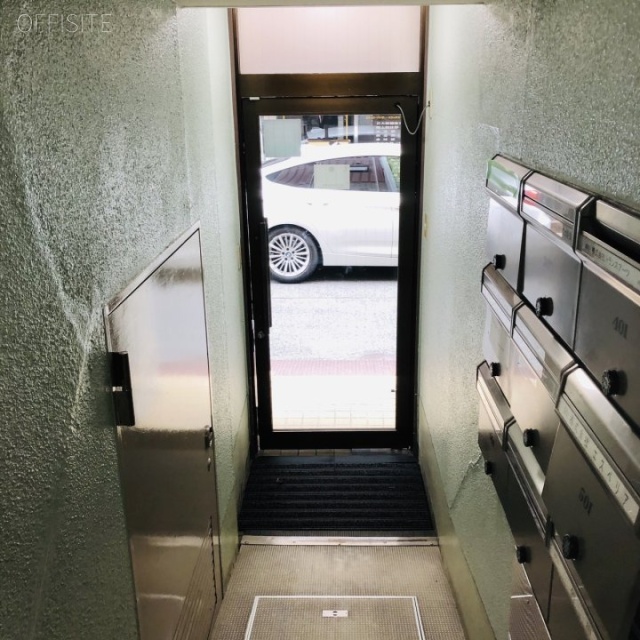 大室ビル エントランス