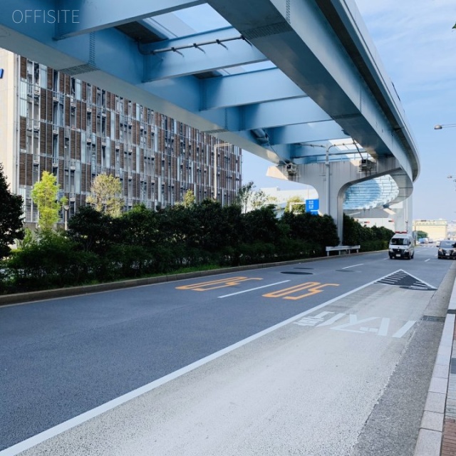 テレコムセンタービル東棟 ビル前面道路