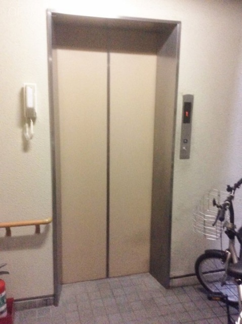ドミシールカワイ エレベーター