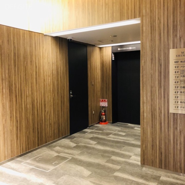 ME新大塚ビル エントランス