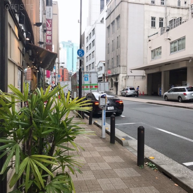 武井ビル ビル前面道路