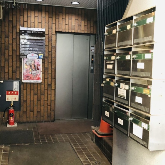 三雄ビル エントランス