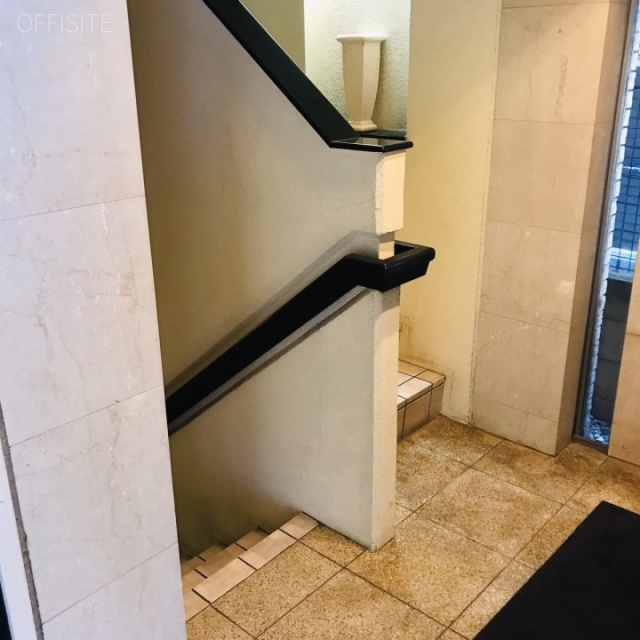 アデッソ西麻布 階段