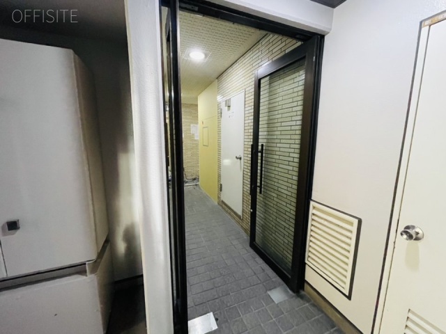 Biz Feel Ichigaya(旧 ツボヤビル) オフィスビル出入口