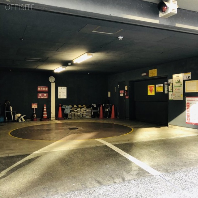 蚕糸会館 駐車場