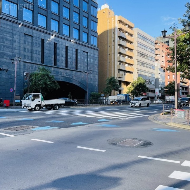 PMO半蔵門 ビル前面道路