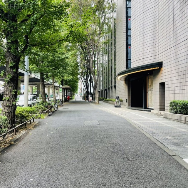 コラム南青山 前面歩道