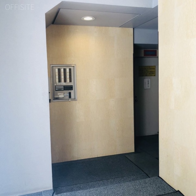 初台村上ビル エントランス