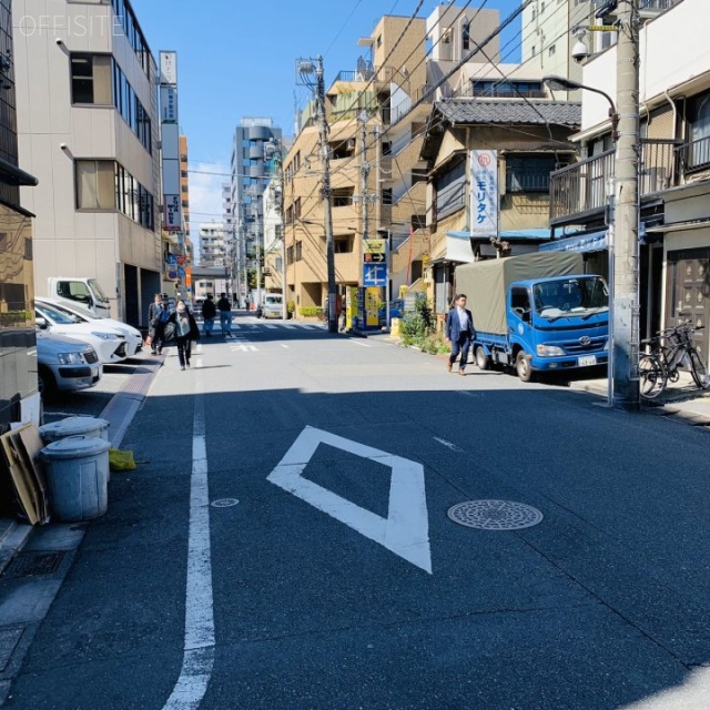 東京モリスビル第10 ビル前面道路