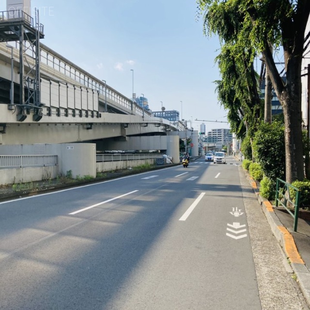 白王ビル ビル前面道路