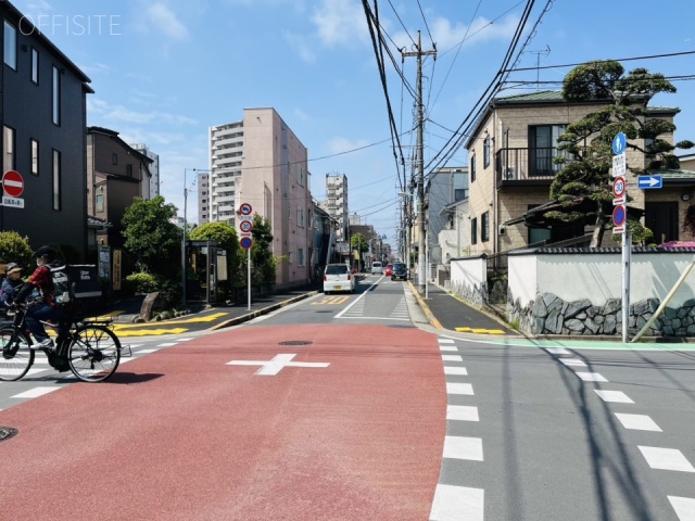 北小岩2丁目貸店舗・事務所 ビル前面道路