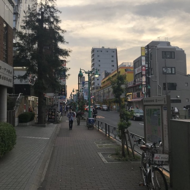 三辰(サンシン)ビル ビル前面道路