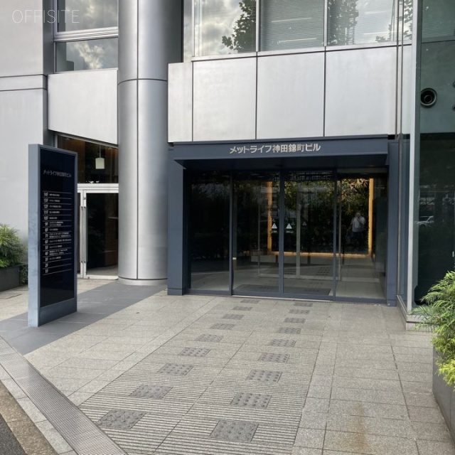 神田錦町安田ビル オフィスビル出入口