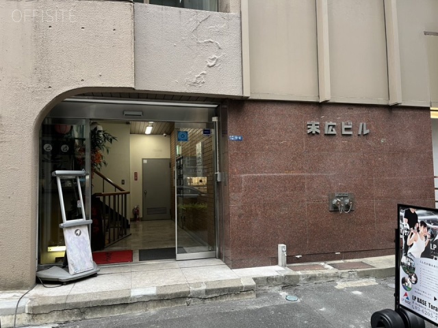 末広ビル エントランス