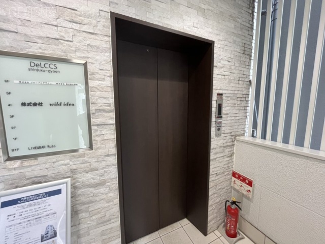 DeLCCS新宿御苑 エントランス