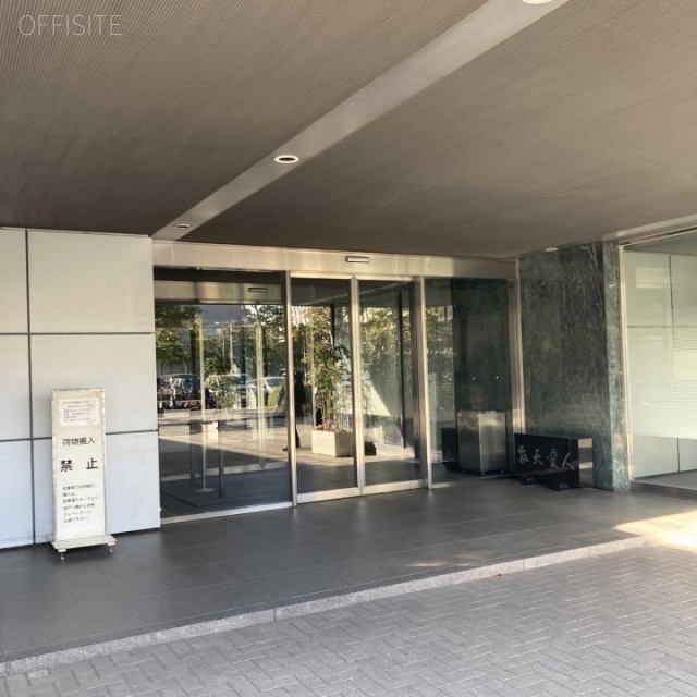 I・Sビル オフィスビル出入口