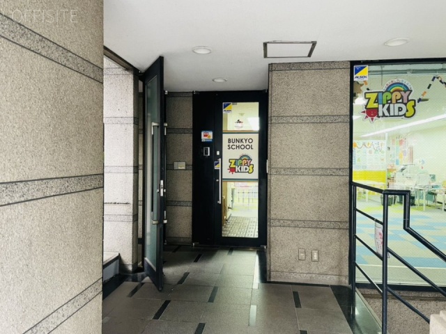 本郷ビル エントランス