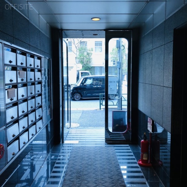 日本橋優和ビル エントランス