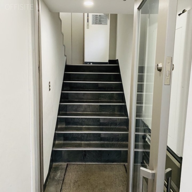 早川ビル エントランス