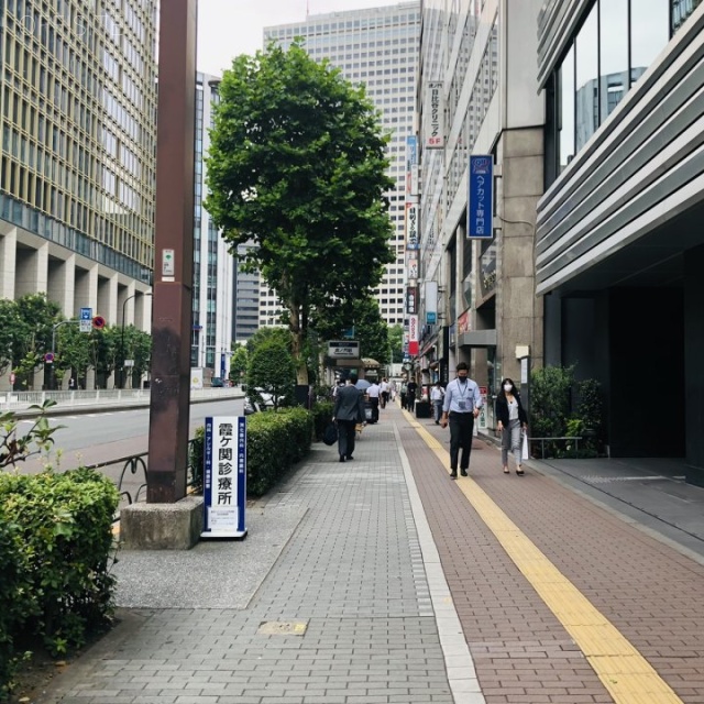 ヒューリック虎ノ門ビル ビル前面道路