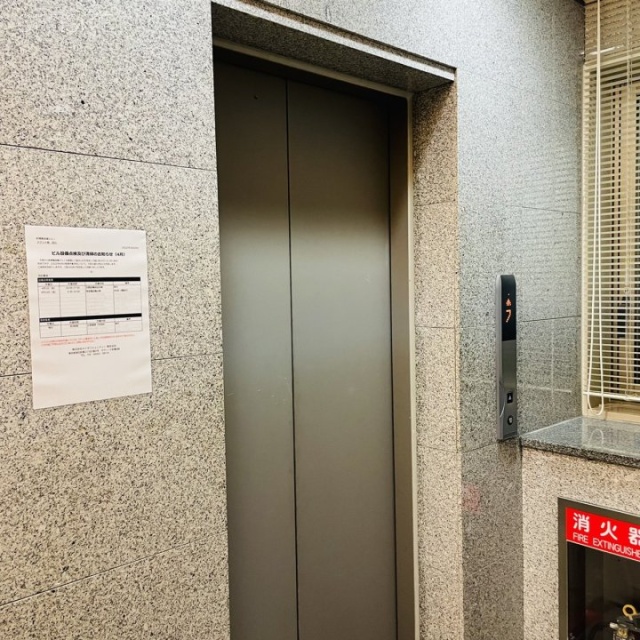 新橋赤レンガ通りビル エレベーター