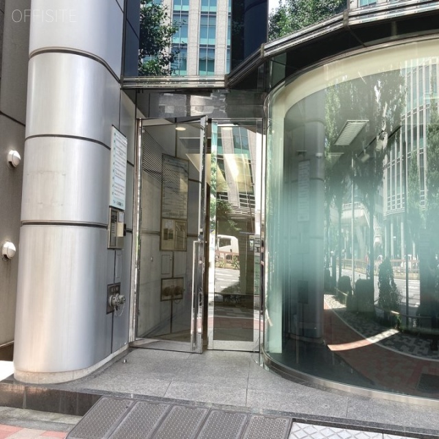 ワイ・エヌ銀座ビル エントランス