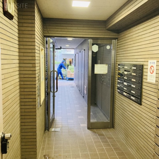 本郷三宝ビル エントランス