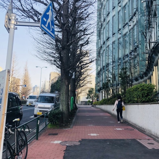 日総第27ビル ビル前面道路