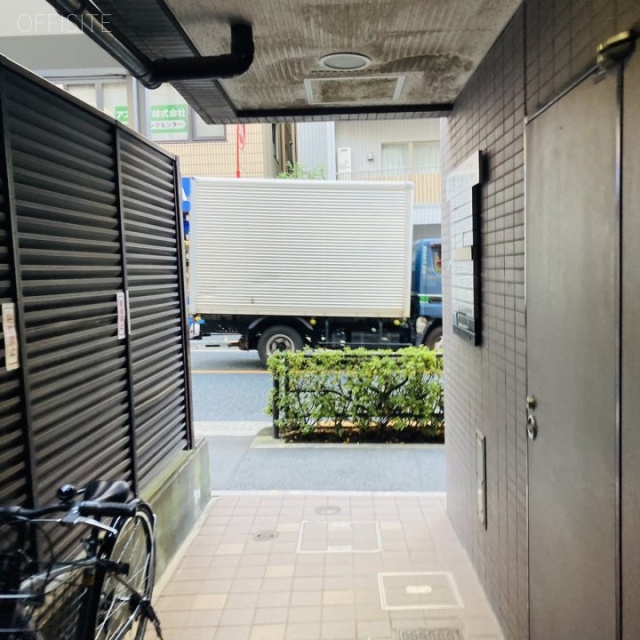 本郷三宝ビル エントランス