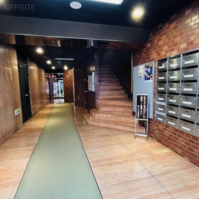 越一ビル エントランス