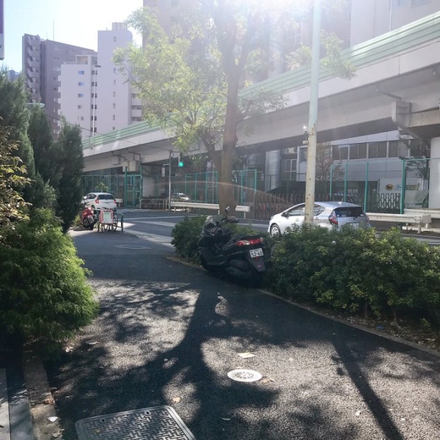VORT青葉台 ビル前面道路