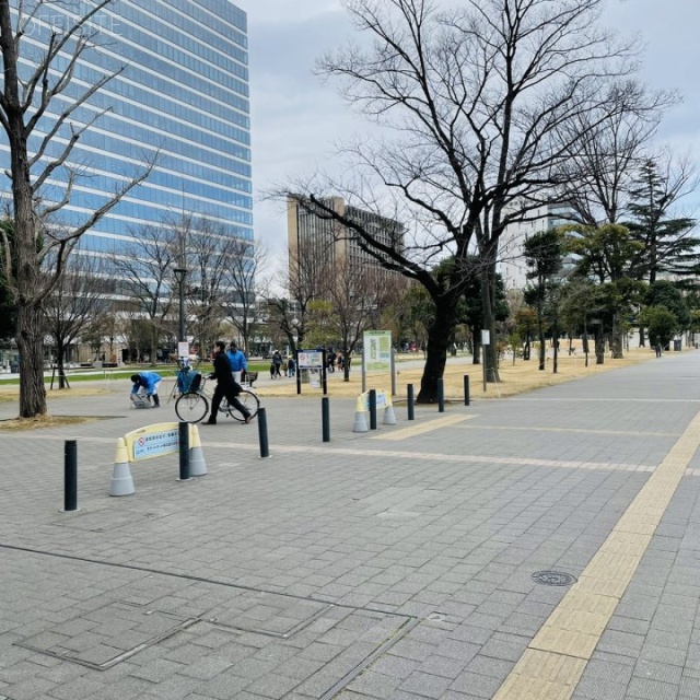 中野セントラルパークイースト ビル前面道路