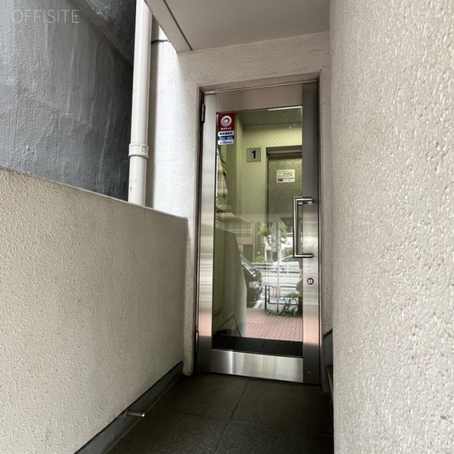 日本橋梶原ビル オフィスビル出入口