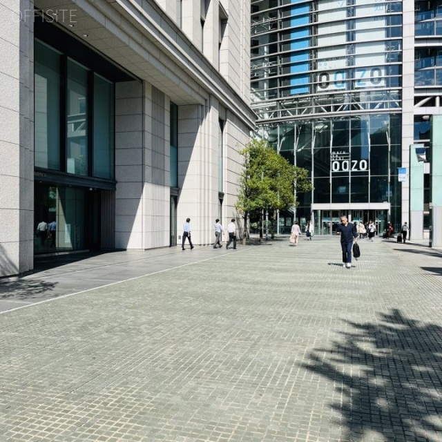 日本生命丸の内ビル 前面歩道