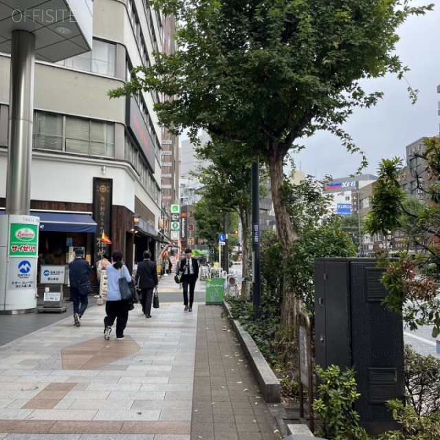 樋谷ビル 前面歩道