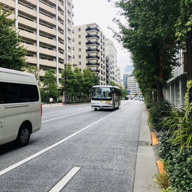 松下ビル 前面は八重洲通り