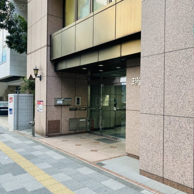 サイドビル茗荷谷(旧 瑞穂第一ビル) オフィスビル出入口