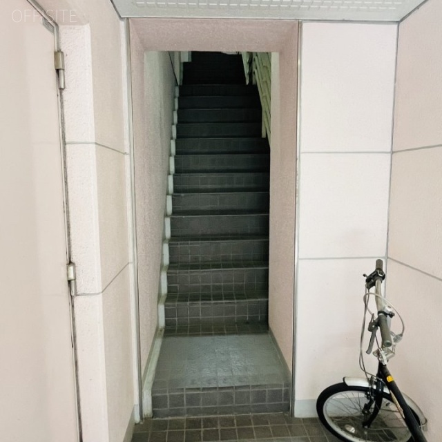 平成新富町ビル エントランス