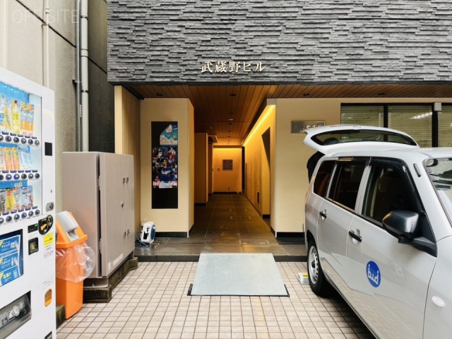 武蔵野ビル エントランス