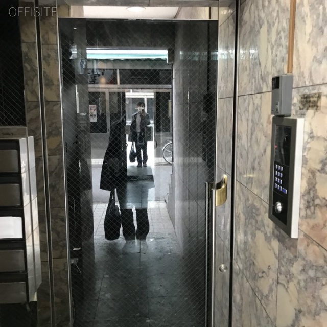 華ビル エントランス