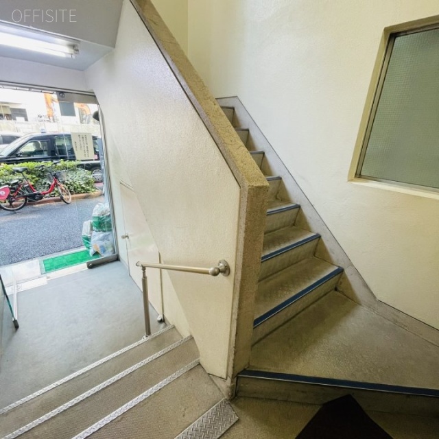 神田中沢ビル 階段