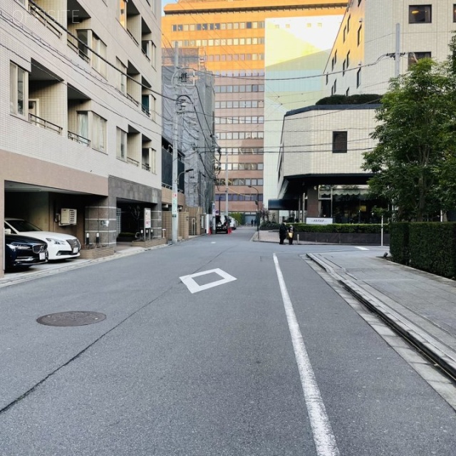 芝公園フロントタワー ビル前面道路