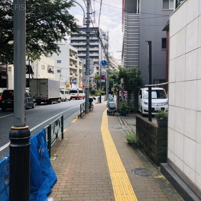 但馬ビル(タジマビル) ビル前面道路
