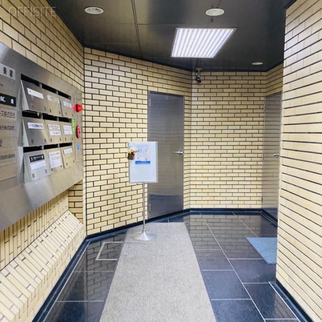 片山ビル エントランス