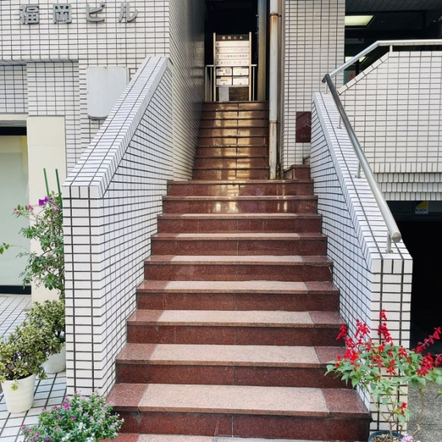福岡ビル オフィスビル出入口