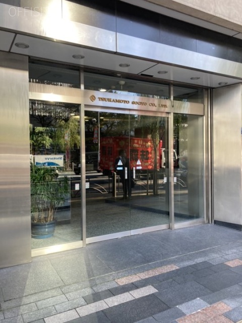 塚本素山ビル エントランス