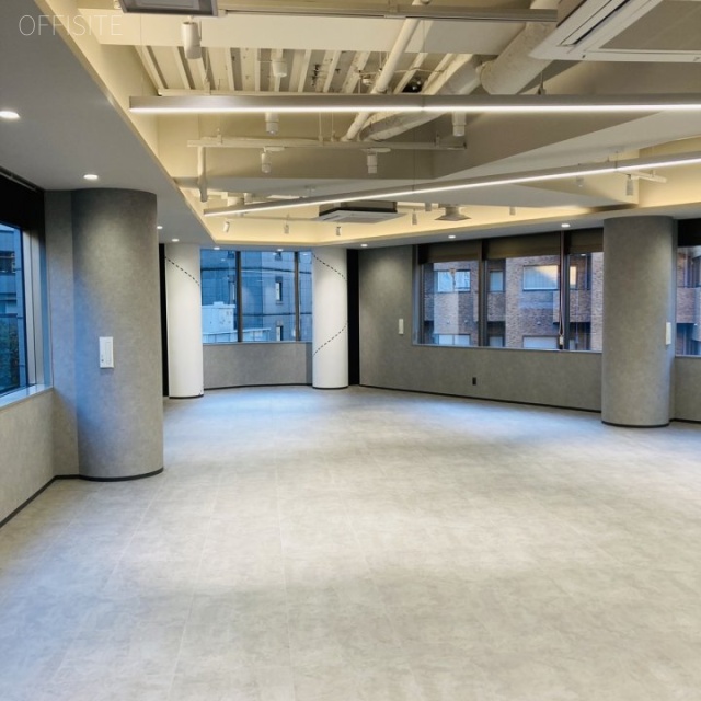 THE CROSS 一番町 室内